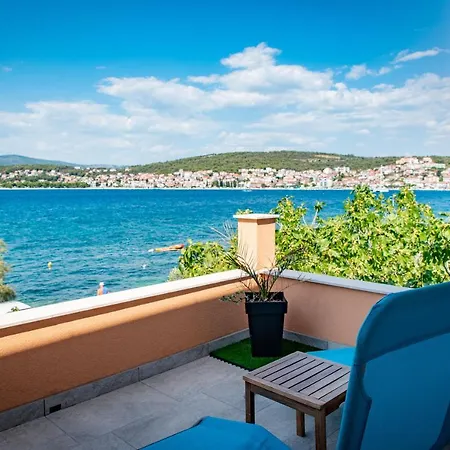 With Private Jacuzzi & Parking Ferienhaus Trogir