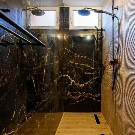 Ferienhaus With Private Jacuzzi & Parking Trogir