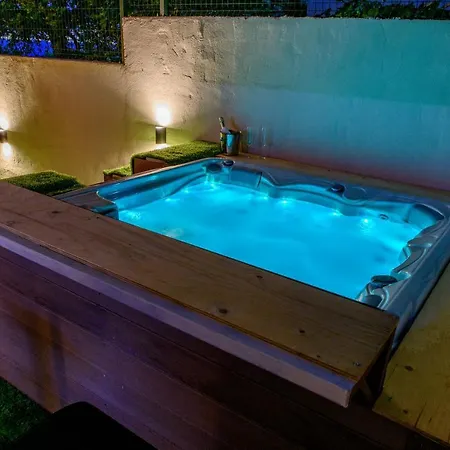 Ferienhaus With Private Jacuzzi & Parking *