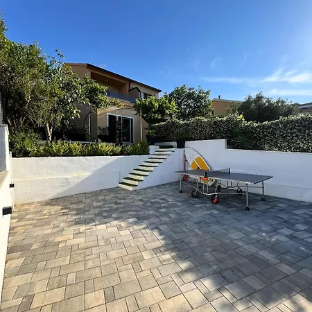 Ferienhaus With Private Jacuzzi & Parking