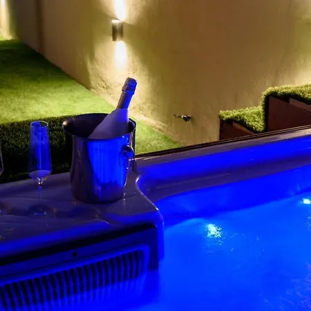 Сasa de vacaciones With Private Jacuzzi & Parking Trogir
